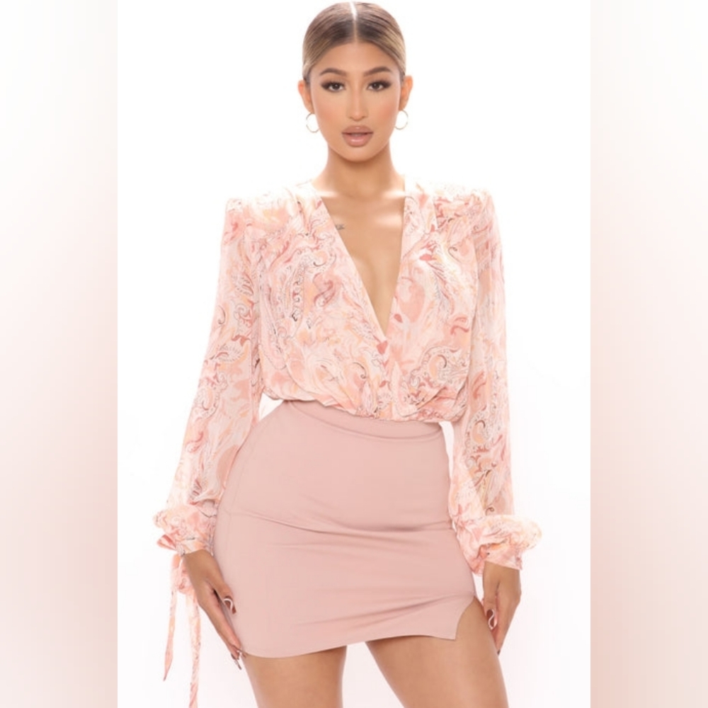 💘 NWT Fashion Nova Paisley Long Sleeve Deep V Bodysuit XL - Picture 3 of 12